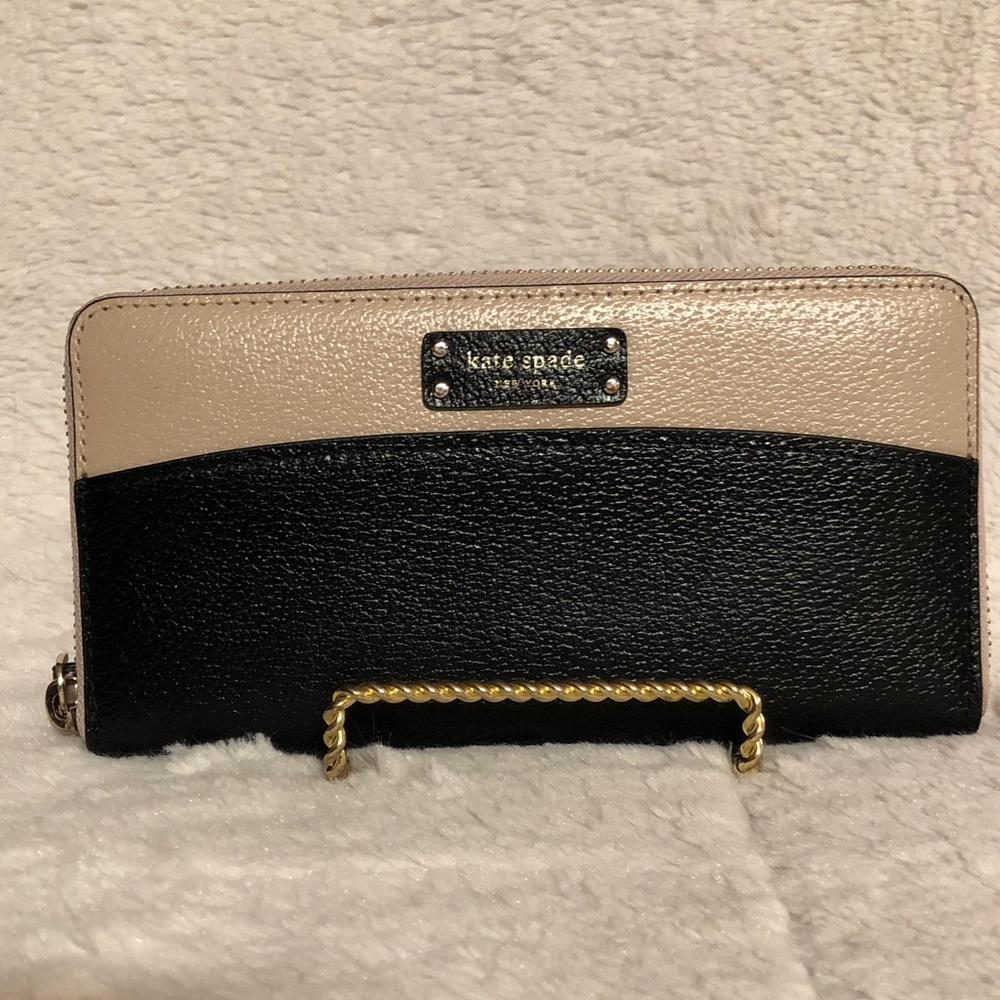 kate spade Two-Tone Black and Beige Zip-Around Wallet